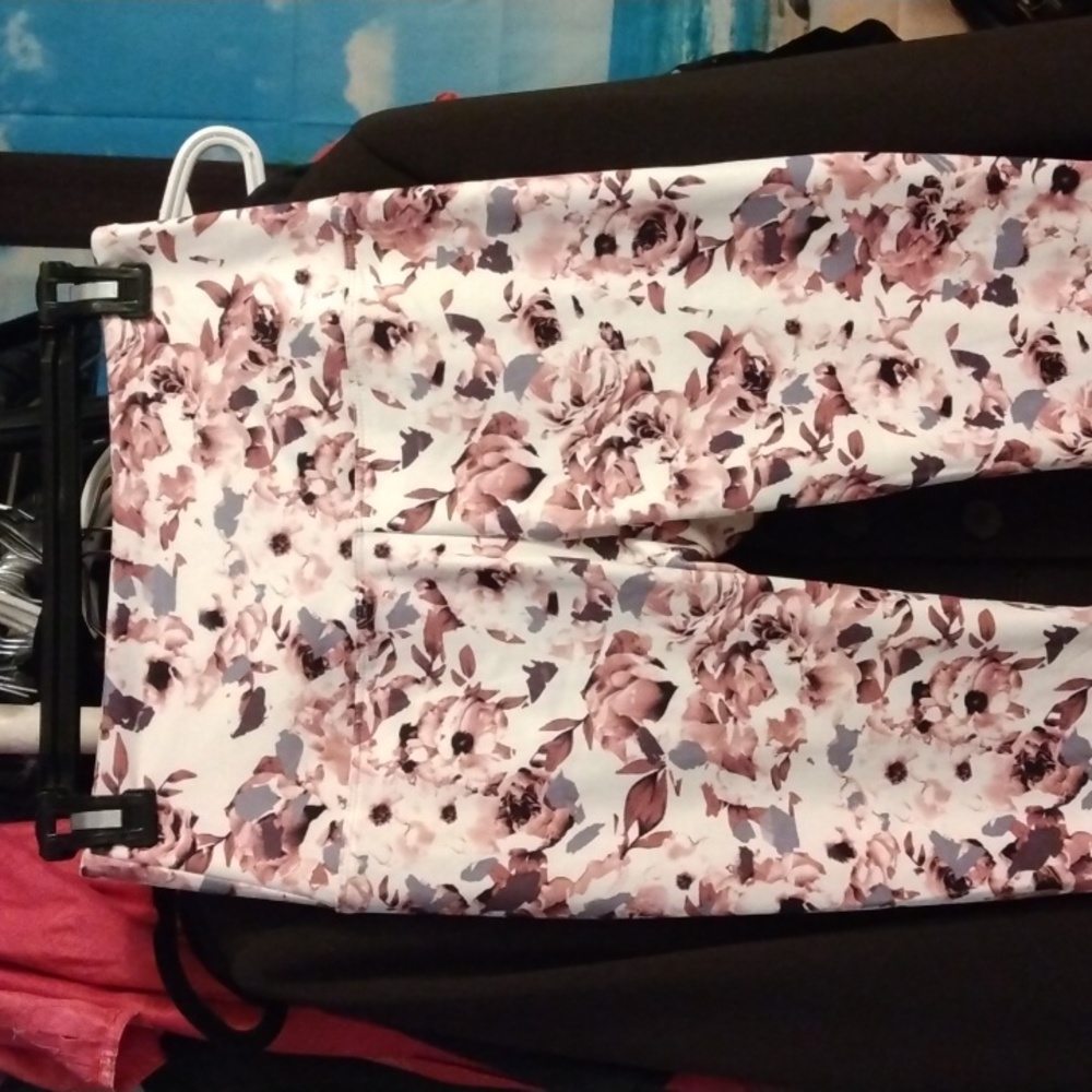 Marika floral print leggings Sz Medium new
